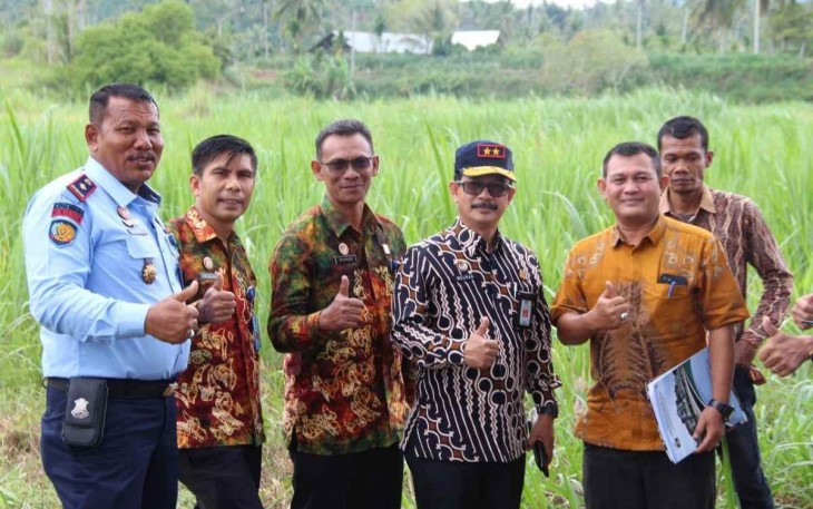 Foto bersama di lahan tanah hibah Pemkab Bireuen 