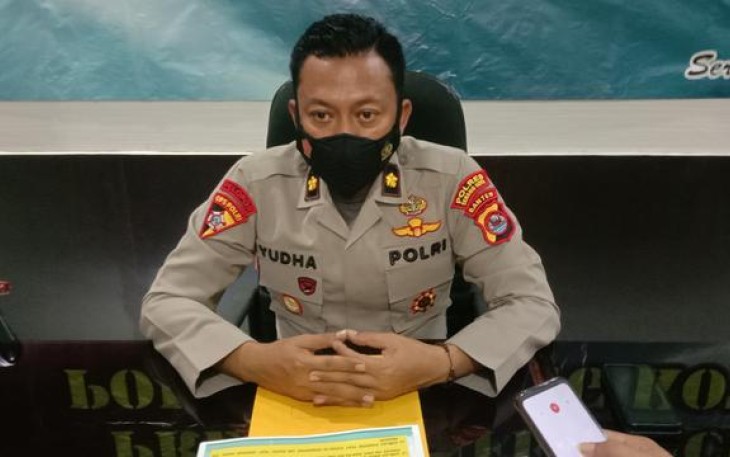Kapolsek Balaraja Kompol Yudha saat memberikan keterangan pers kasus penembakan. Senin (19/9)