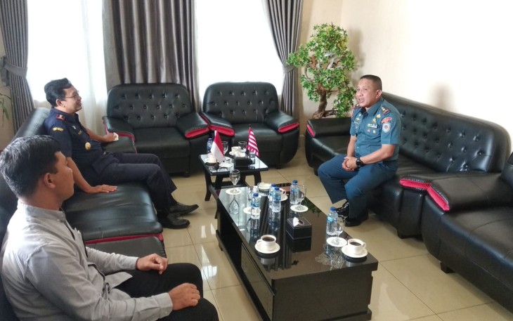 Danyonmarhanlan IV saat bersama Kepala Bea Cukai Tanjungpinang