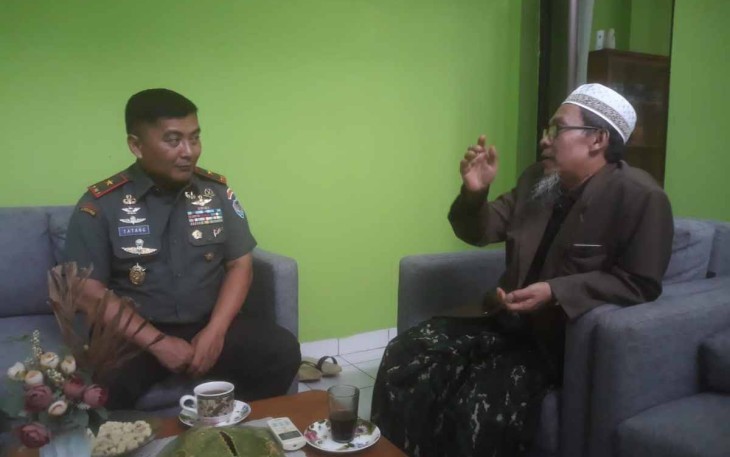 Danrem 064/MY Brigjen TNI Tatang Subarna silaturahmi dengan Ketum MUI Provinsi Banten KH Tb Hamdi Ma'ani Rusydi 