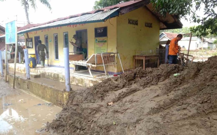 Longsor di Kabupaten Garut provinsi Jawa Barat 