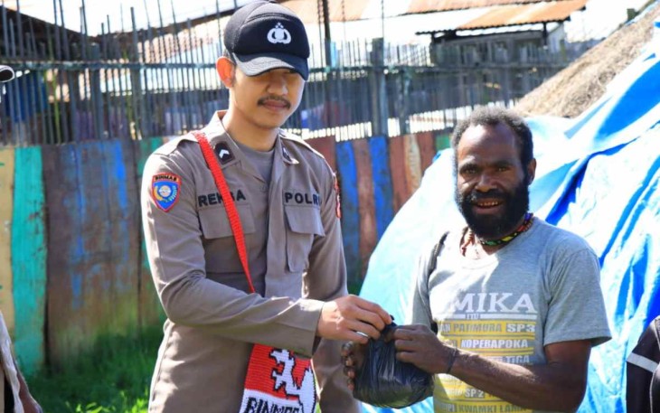 Sambangi tokoh masyarakat di wilayah puncak