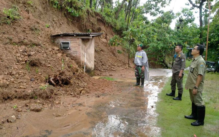 Tanah longsor di dusun Secang desa Sumberejo 