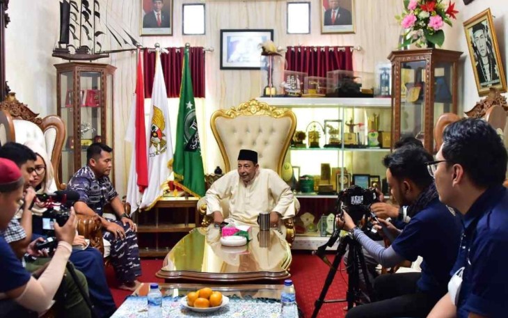Habib Luthfi bersama tim ekspedisi maritim Nusantara 