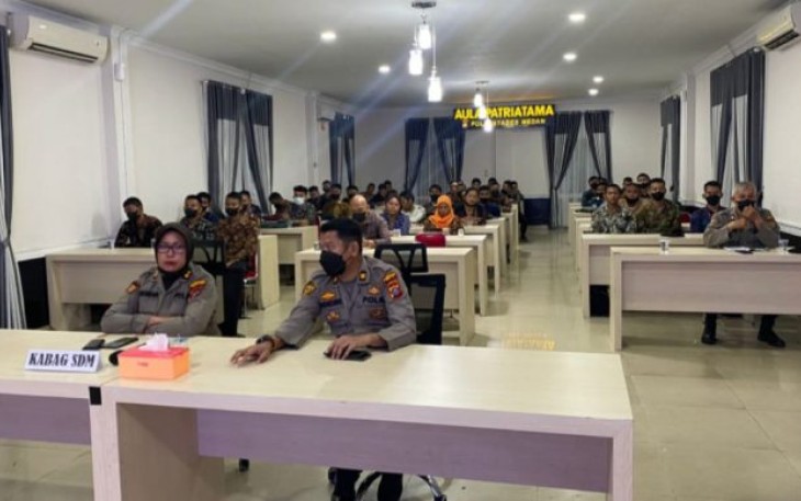 Penandatanganan Pakta integritas penerimaan calon tamtama Polri di Polrestabes Medan, Selasa (27/9)