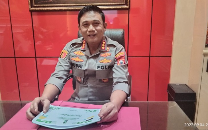 Kapolrestabes Makassar saat memberikan keterangan pers 