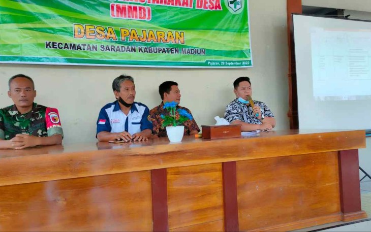 Sertu Muhammad saat menghadiri musyawarah desa
