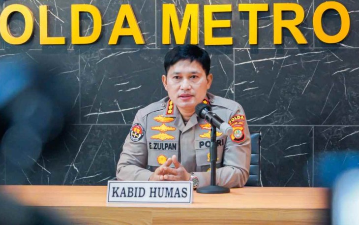 Kabid Humas Polda Metro Jaya saat memberikan keterangan pers 