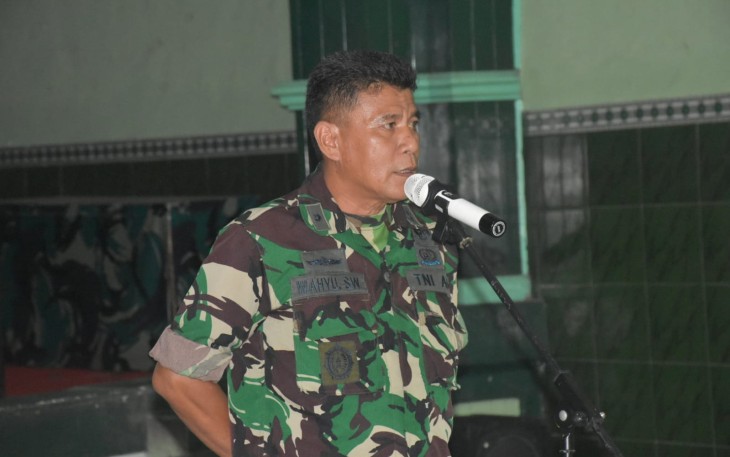 Dandim 0803/Madiun Letkol Inf Meina Helmi saat pengarahan syukuran kenaikan pangkat prajuritnya. Senin (3/10)