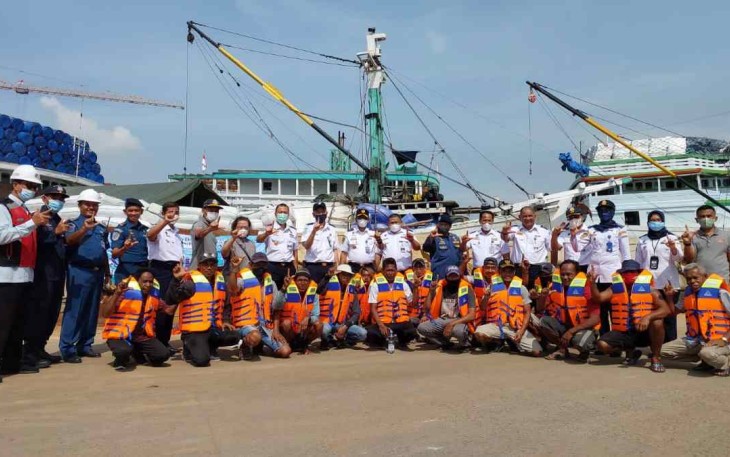 Program padat karya Ditjen Hubla di pelabuhan Sunda Kelapa. Senin (3/10)