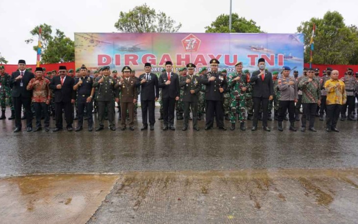 Peringatan HUT TNI ke-77 di perbatasan RI - Malaysia, Rabu (5/10)
