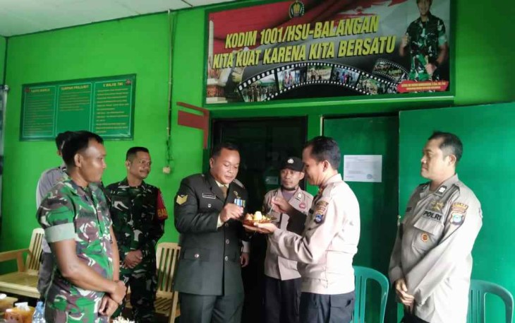 Surprise Kapolsek Danau Panjang sambangi Koramil di HUT TNI ke-77. Rabu (5/10)