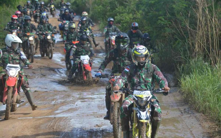 Ngetrail Kunjungi Pos Killer Satgas Yonif 511/DY