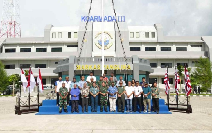 Foto bersama di Koarmada III Sorong