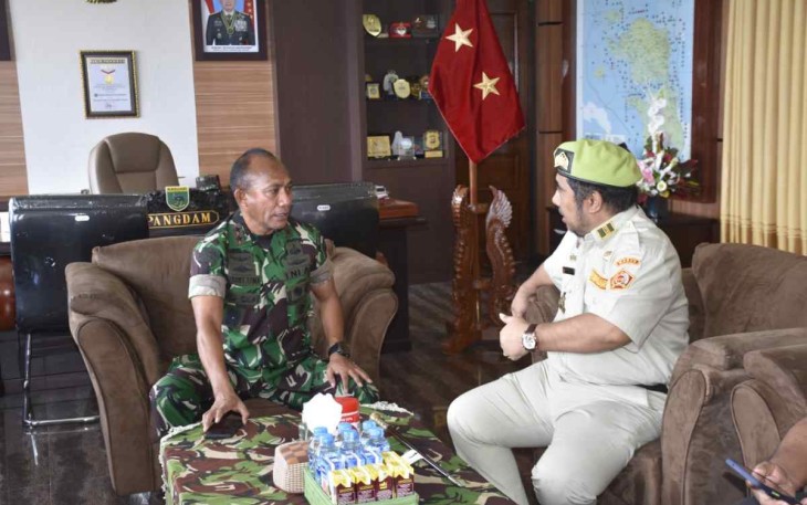 Pangdam Kasuari Mayjen TNI Gabriel Lema saat menerima Ketum PPM
