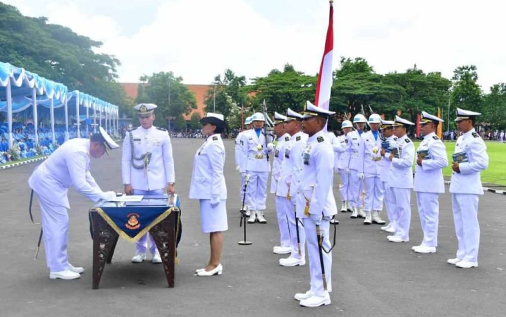 Kasal Laksamana TNI Yudo Margono saat penutupan pendidikan di Surabaya 