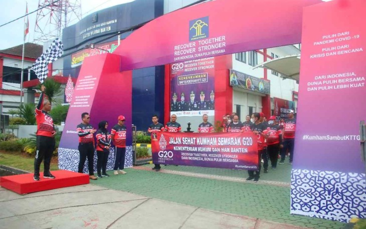 Jalan santai serentak Kemenkumham Banten 