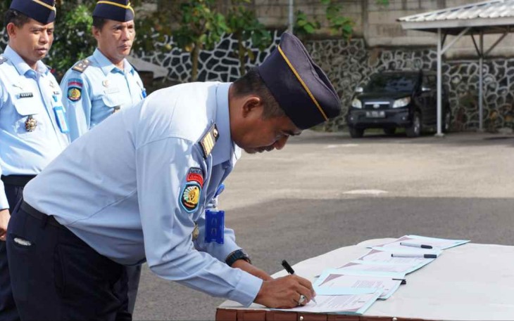 Pakta integritas netralitas pemilu tahun 2024 jajaran Lapas Cilegon 
