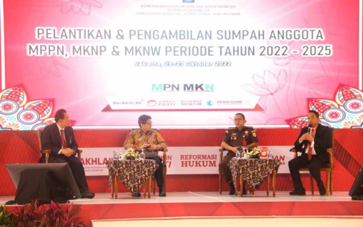 Andi Taletting Langi saat menjadi moderator dalam diskusi di Jakarta 