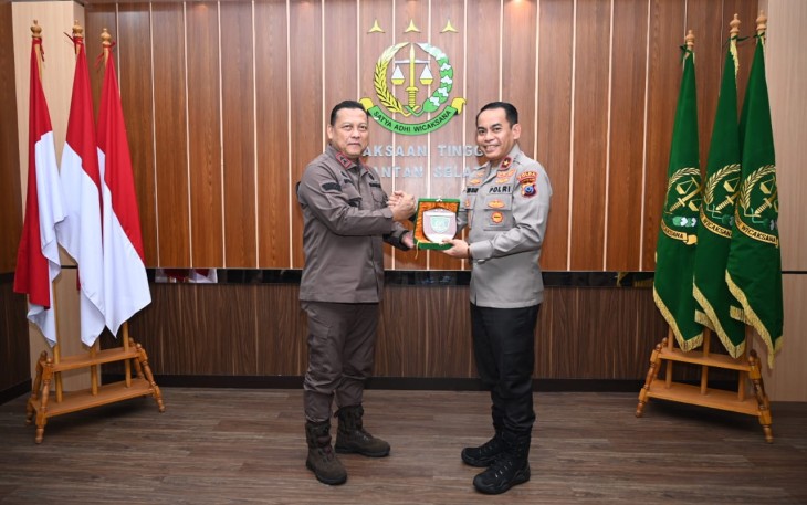 Kapolda Kalsel Brigjen Pol Andi Rian Djajadi saat silaturahmi bersama Kajati