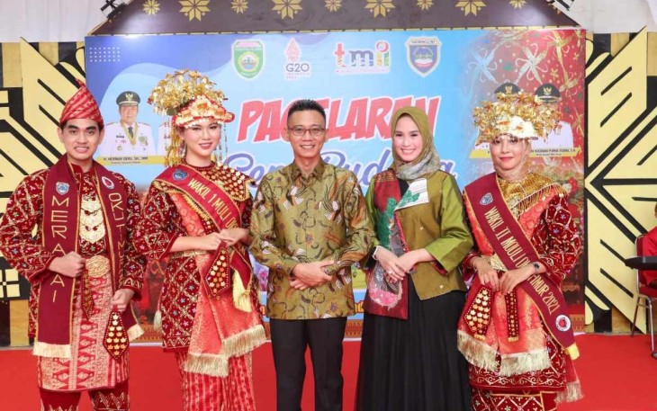 Pagelaran seni budaya Kabupaten Ogan Komering Ulu Timur di TMII Jakarta 