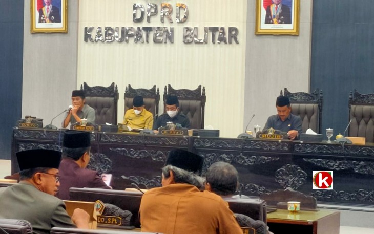 Situasi Rapat Paripurna Khusus DPRD Kabupaten Blitar, Senin 31 Oktober 2022. (Foto : Faisal NR / Klikwarta.com)