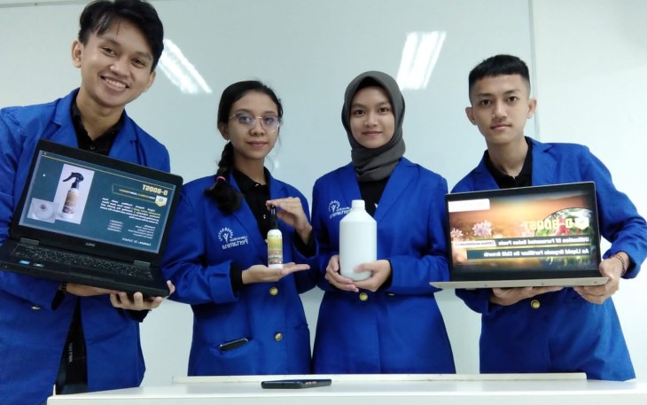 Mahasiswa Universitas Pertamina setelah mempresentasikan hasil penelitian dan produk O-Boost di ajang Indonesia International Invention Expo (IIIE) 2022.