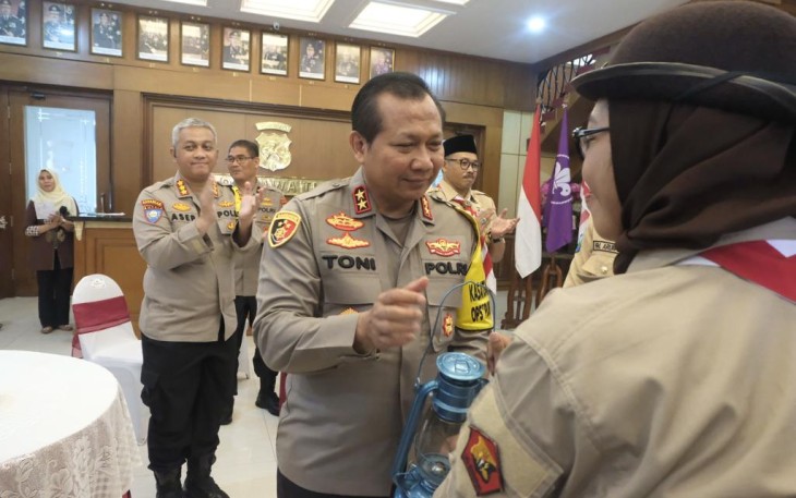 Kapolda Jatim Irjen Pol Toni Harmanto saat Lepas Kontingen Pramuka Saka Bhayangkara