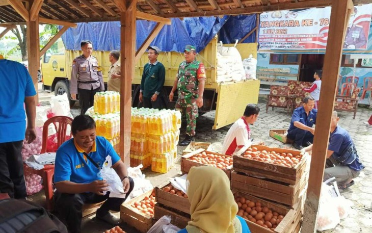 Operasi pasar murah di wilayah binaan