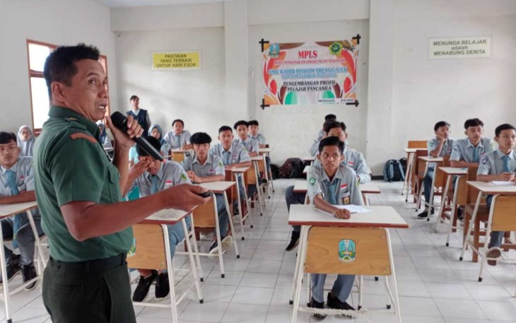Pembekalan wasbang pelajar SMK Wahid Hasyim
