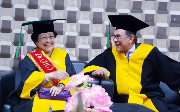 Megawati Soekarnoputri bersama Anwar Ibrahim 