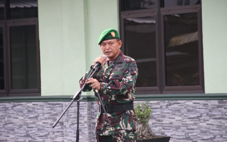 Dandim 0803/Madiun Letkol Inf Meina Helmi saat pengarahan 