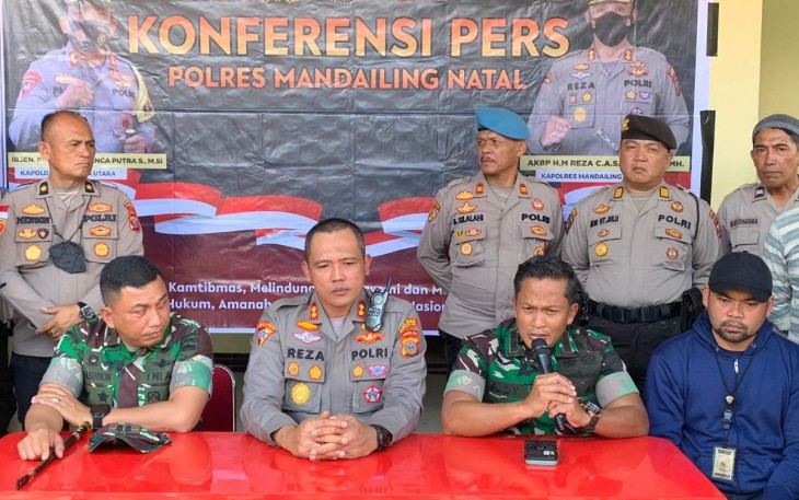 Dandim 0212/Tapsel Letkol Inf Amrizal Nasution saat konferensi pers di Mapolres Madina terkait keterlibatan anggota TNI dalam kasus tambang emas ilegal. Senin (1/12)