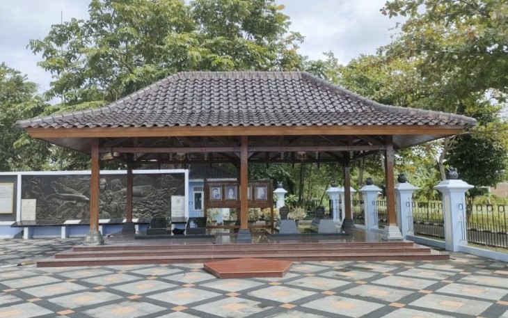Makam di Muspusdirla Yogyakarta 