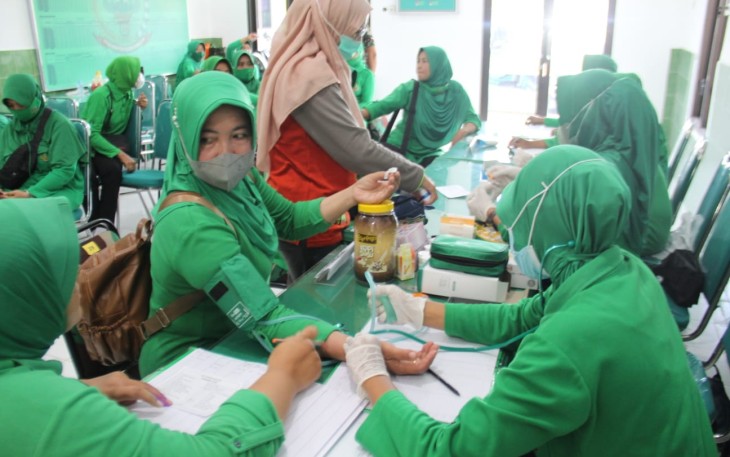 Pelayanan Posbindu Persit KCK Cab XVII Dim 0803 Madiun