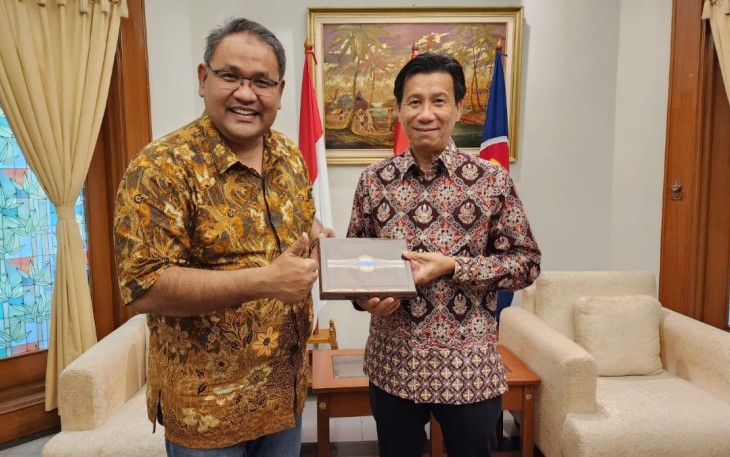 Produser cerutu El Este Independiente, Teguh Santosa, pertemuan dengan Dubes Vietnam Ta Van Thong, di Kedubes Vietnam di Jalan Teuku Umar, Menteng, Jakarta Pusat, Selasa (6/12)