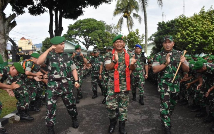 Kasdam I/BB Brigjen TNI Rifky saat kunjungan di Yonif 123/RW