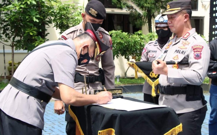 Kapolres Banjarnegara AKBP Hendro Yulianto saat pimpin sertijab Kapolsek Banjarmangu 
