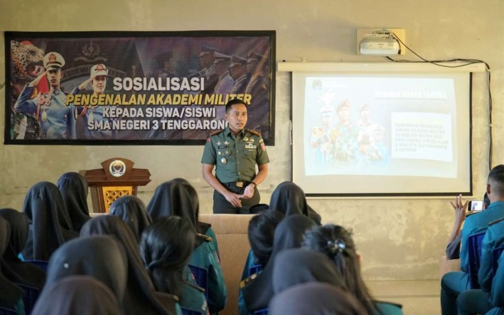 Dandim 0906/Kkr Letkol Inf Jeffry Satria saat memberikan sosialisasi pengenalan akademi militer 