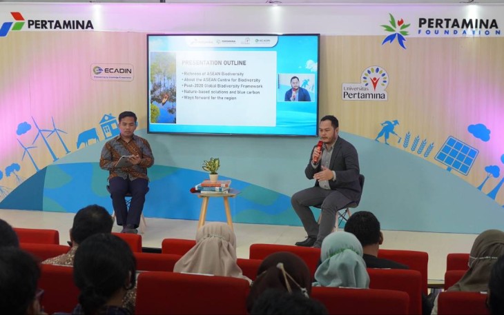 Carlo M. Carlos memaparkan materi keanekaragaman biofisik ASEAN sebagai upaya memanfaatkannya dalam mitigasi perubahan iklim