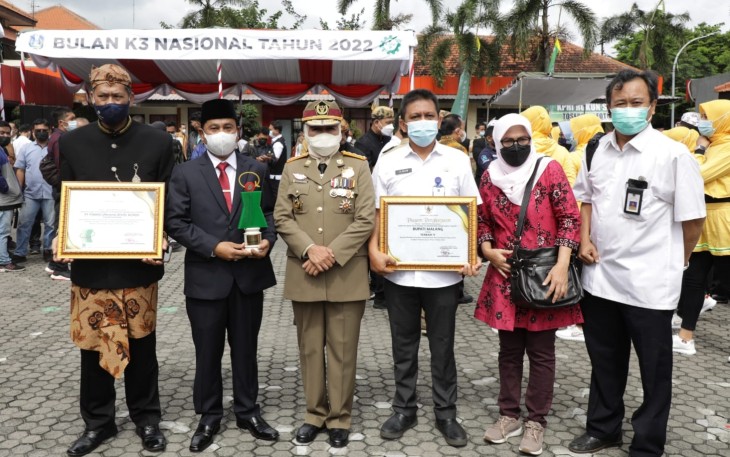 Bupati Malang, H. M. Sanusi, raih penghargaan sebagai Pembina Kesehatan dan Keselamatan Kerja (K3) Terbaik V Tingkat Provinsi Jawa Timur (Jatim) Tahun 2022