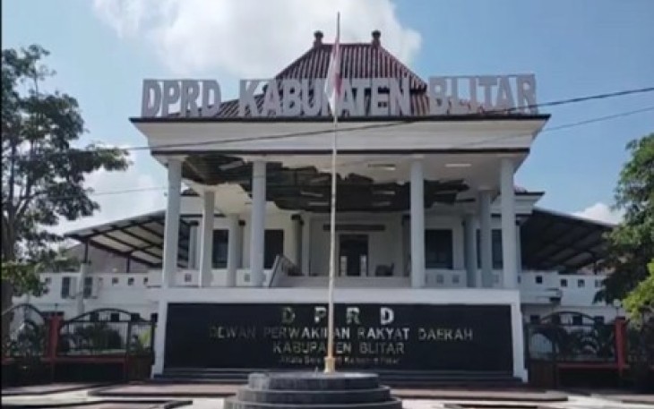 Gedung DPRD Kabupaten Blitar Tampak Dari Arah Depan