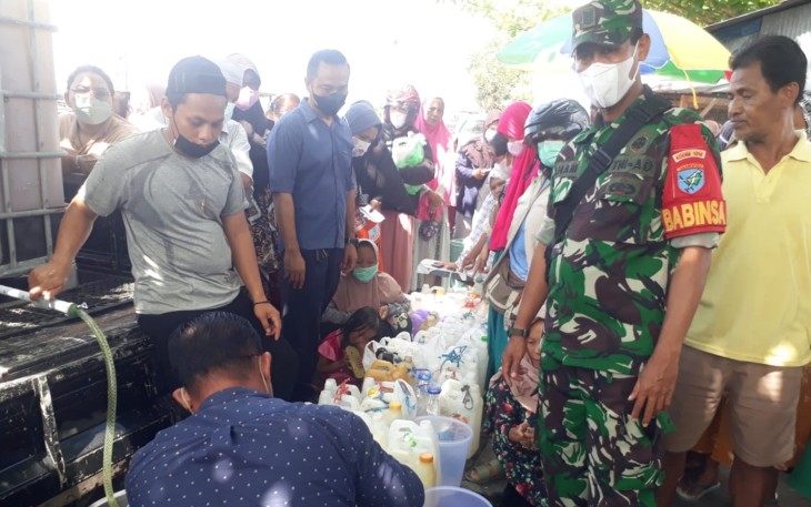 Penyaluran minyak goreng di wilayah Kecamatan Pahandut, Palangka Raya