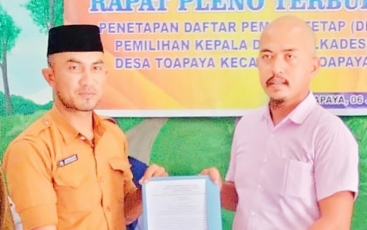 Foto : Sekdes Toa Paya bersama ketua Panitia Oky