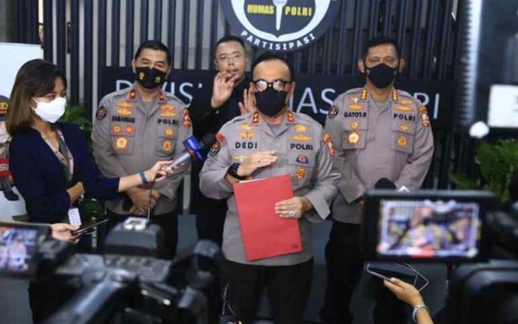 Kadiv Humas Polri saat memberikan keterangan pers deportasi buronan Kepolisian Jepang di Jakarta 