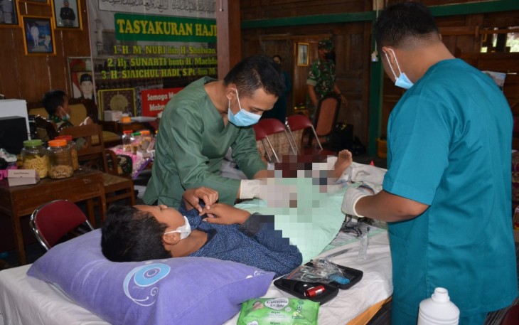 Khitanan massal yang dilakukan nakes dr Asmir Salatiga