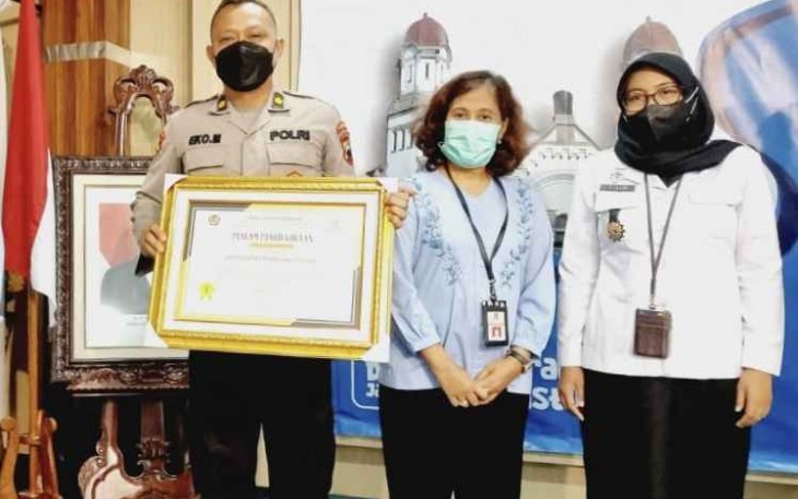 Satker jajaran Polda Jateng saat menerima penghargaan 
