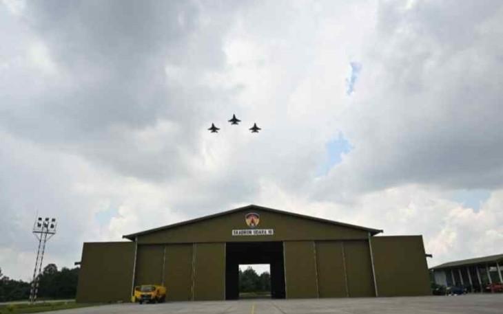 Pesawat F-16 Fighting Falcon lepas landas menuju Lanud Iswahjudi Madiun