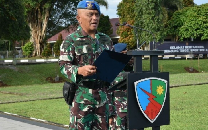 Danlanud Atang Sendjaja Marsma TNI Suliono saat memberikan pengarahan, Senin (12/12)