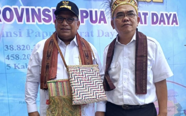 Pj Gubernur Papua Barat Daya Dr. Drs. Muhammad Mus'ad, M.Si., saat tiba di kantor Walikota Sorong. Jum'at (16/12)